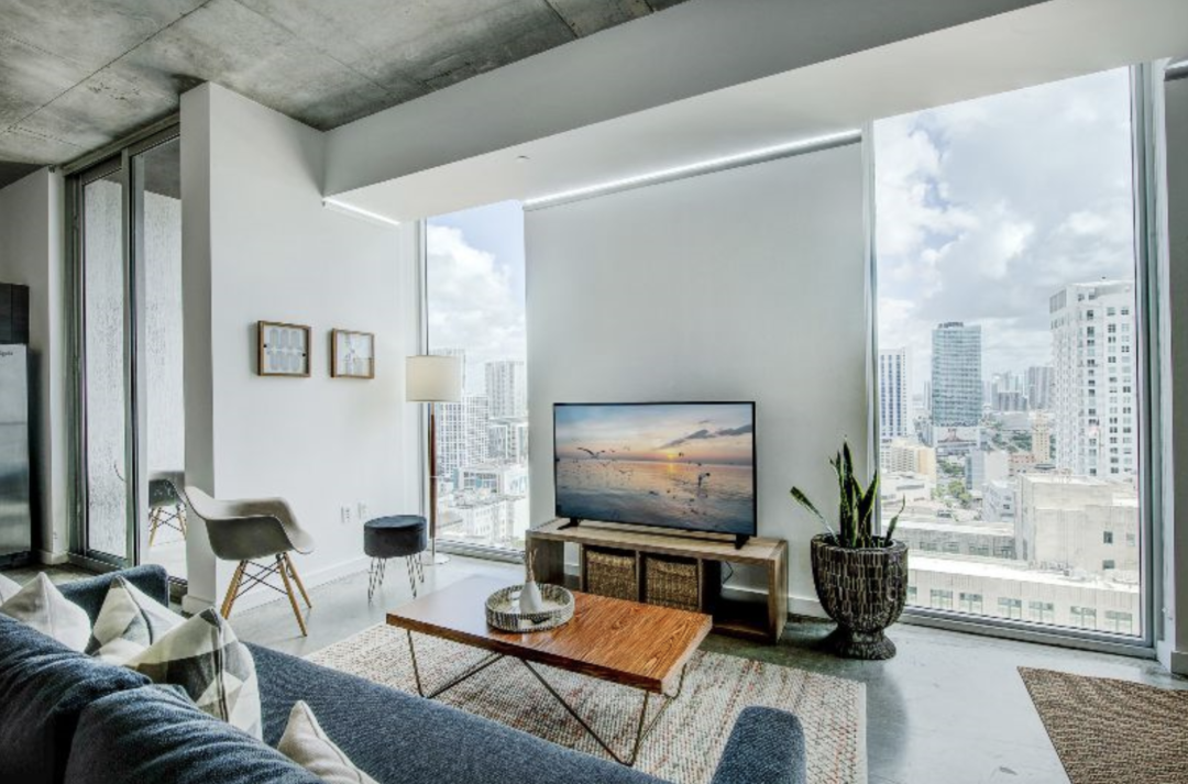 Bay and city views downtown Miami studio – Available July 1st